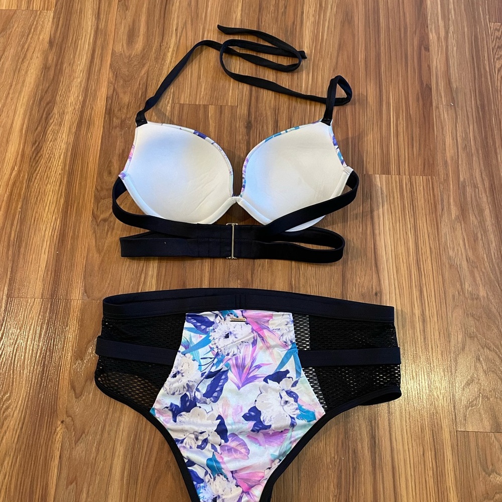 Victoria’s Secret halter with matching high waist mesh panel bottoms - Picture 4 of 7